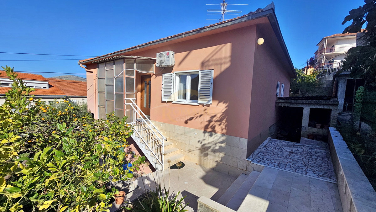 Casa a Trogir/Čiovo - Vicino al campeggio Rožac - 200 m dal mare